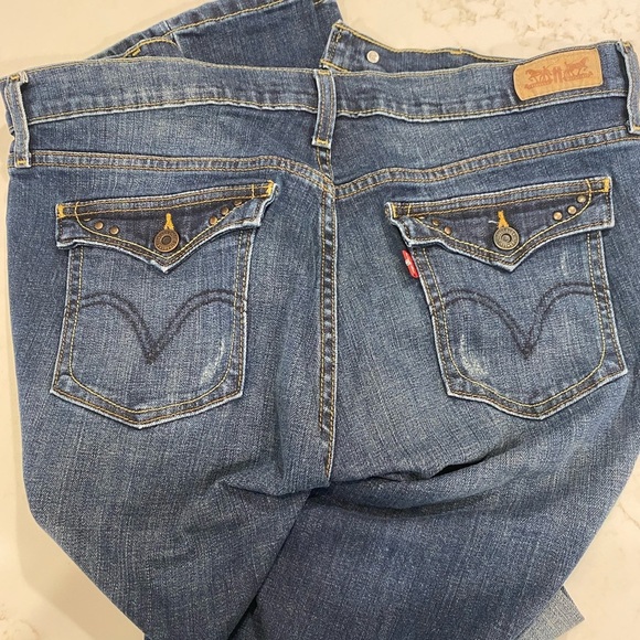 Levi’s 515 Women’s Boot Cut Riveted Distressed Size 10 Jean, 32” Inseam - Picture 2 of 4